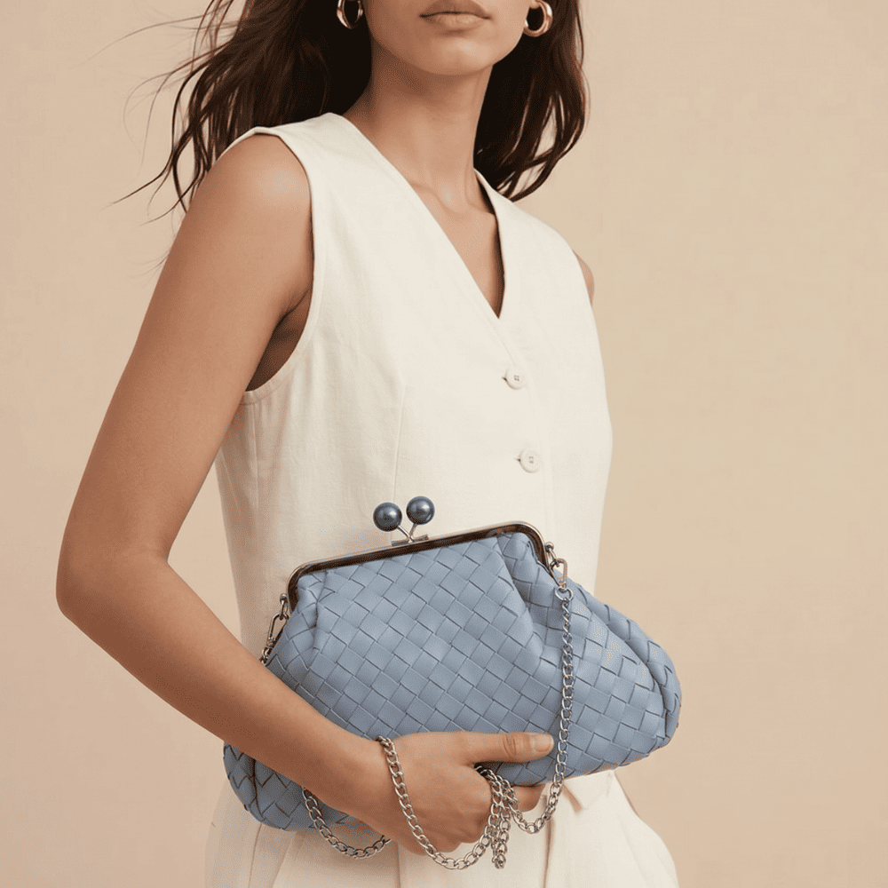 Pochette Azzurra Intrecciata Elegante